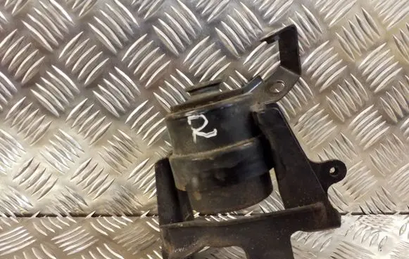 Toyota Corolla Verso E121 Engine mount bracket