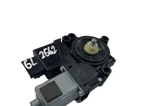 KIA Ceed Front door window regulator motor 82460A2010