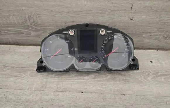 Volkswagen PASSAT B6 Speedometer (instrument cluster) 3C0920870Q
