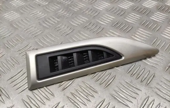 Chevrolet Captiva Fender grill 95027406
