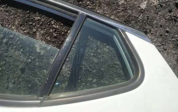 KIA Optima Rear vent window glass as2