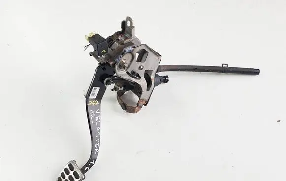 Hyundai Veloster Clutch pedal 