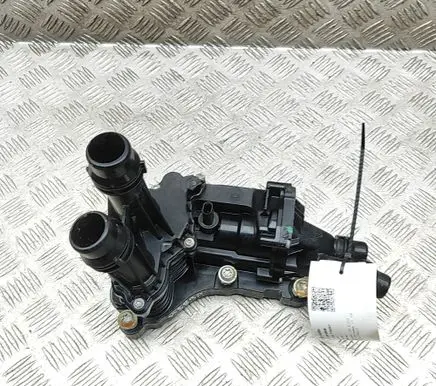 Audi Q3 F3 Thermostat housing 05L121111Q