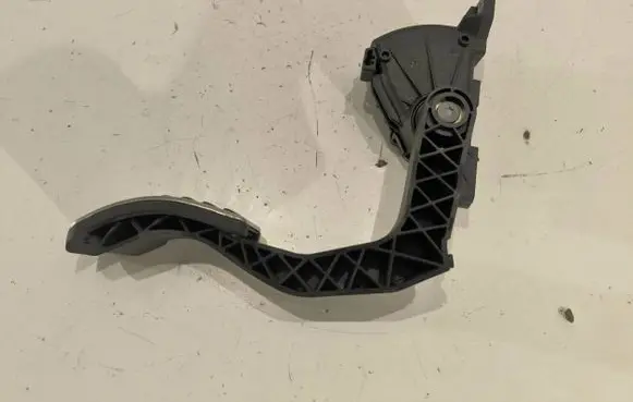 Volkswagen Phaeton Accelerator throttle pedal F30007801 6PV00802643