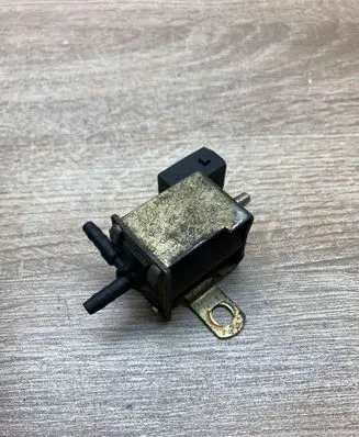 Volkswagen Golf III Turbo solenoid valve 028906283F 72189500