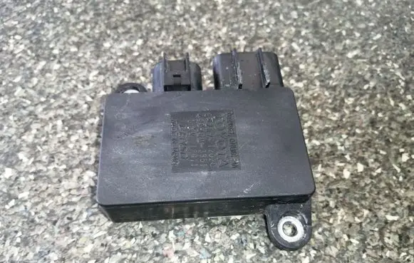 Toyota Yaris Coolant fan relay 8925712020 4993003351