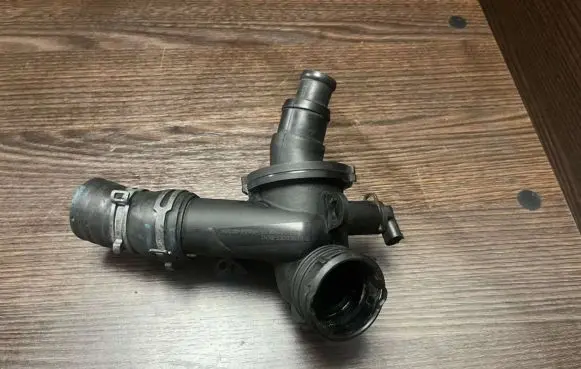 Mercedes-Benz Sprinter W906 Thermostat housing A6512000615