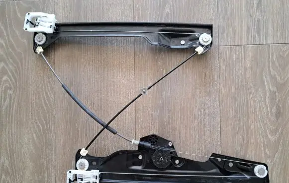 Mini Cooper Countryman R60 Front door window regulator motor 739007312