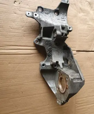 Volkswagen Amarok Generator/alternator bracket 03L903143Q