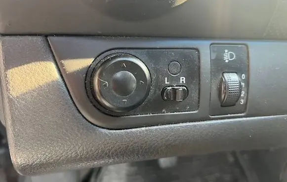 Chevrolet Aveo Wing mirror switch 