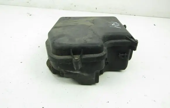 Volkswagen PASSAT B5.5 Fuse box cover 