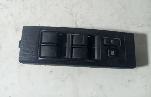 Toyota Corolla Verso AR10 Electric window control switch 848200F030 37073C265C06