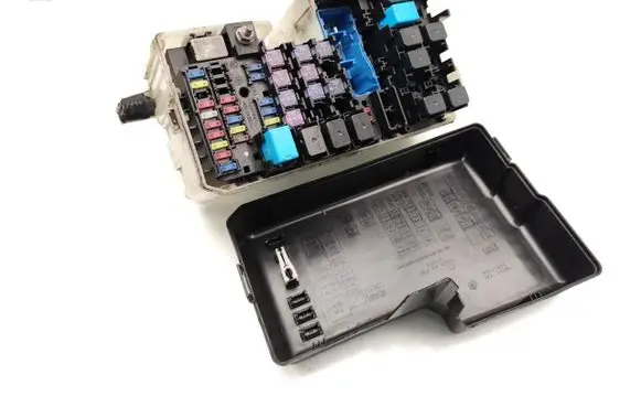 Mazda 5 Fuse box set C23566760