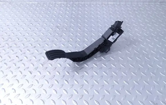 Citroen C4 III e-C4 Accelerator throttle pedal 9837891880