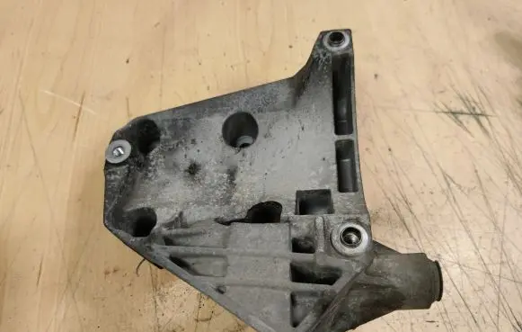 BMW X5 E53 Engine mounting bracket 64557794174 7794174