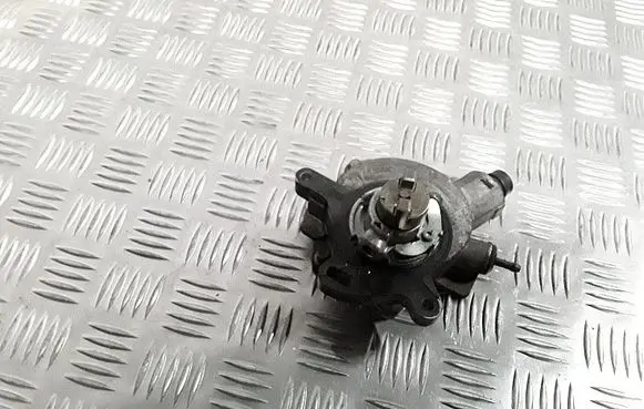 Ford Fiesta Vacuum pump cm5g2a451ga d87ta