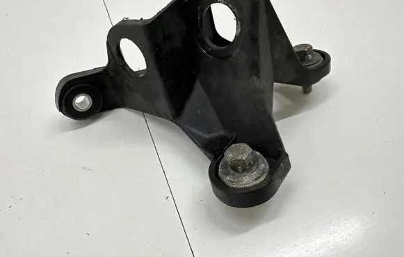 Volkswagen Golf Sportsvan Gear shift cable bracket 5Q0711789