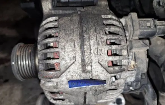 Mitsubishi Grandis Generator/alternator 305518140