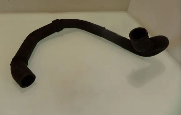 Volkswagen PASSAT B6 Engine coolant pipe/hose