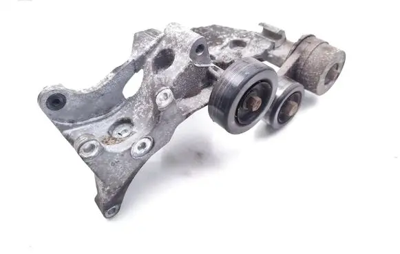 Hyundai Santa Fe Generator/alternator bracket 