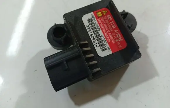 Toyota Corolla E120 E130 Airbag deployment crash/impact sensor 8986002020