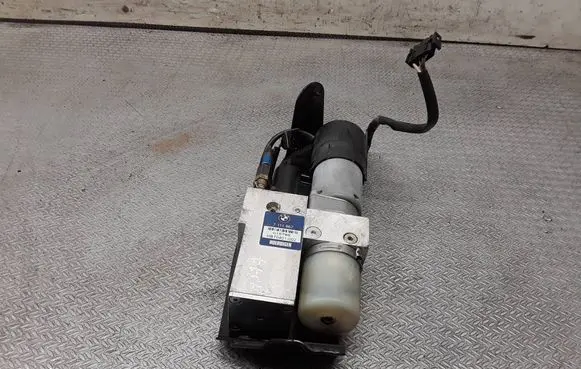 BMW 5 E60 E61 Tailgate hydraulic pump motor 7111867 015786
