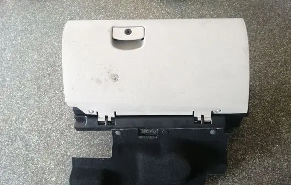 Subaru Outback Glove box