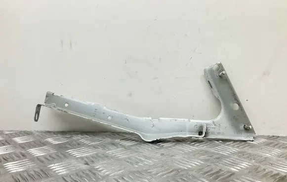 Audi A5 Sportback 8TA Fender mounting bracket 8T0821135C