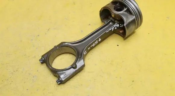 Skoda Octavia Mk2 (1Z) Piston with connecting rod