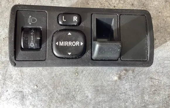 Toyota Corolla Verso E121 Wing mirror switch 183574