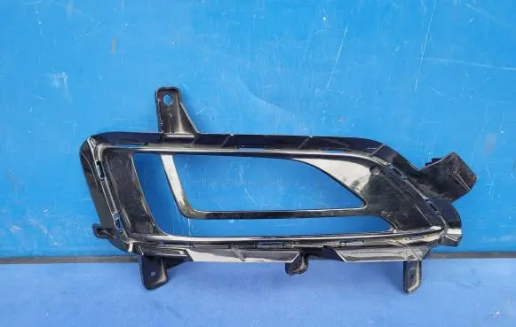 Hyundai Tucson TL Front bumper lower grill 86526D7530