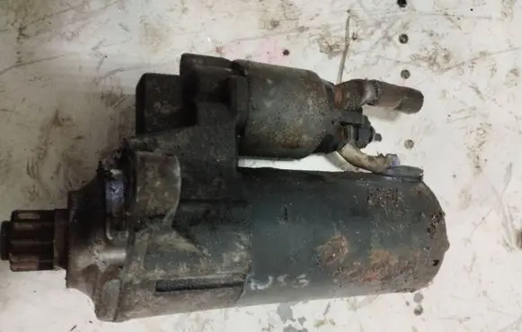 Volkswagen Golf V Starter motor