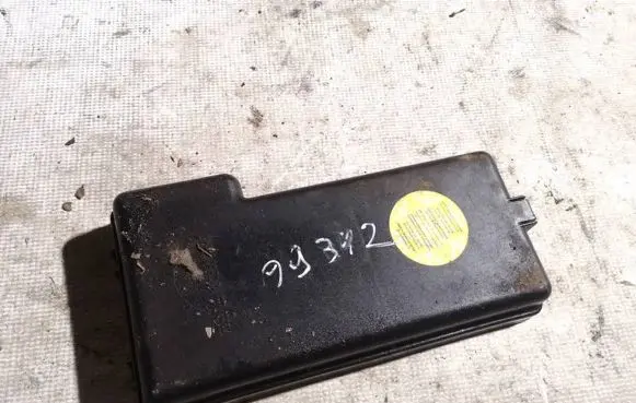 Lexus RX 300 Fuse box cover