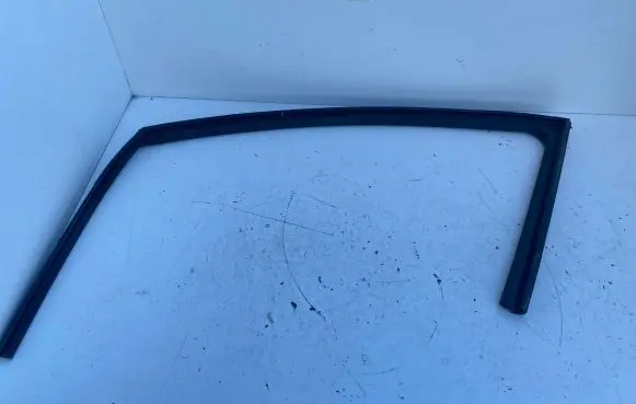 KIA Ceed Rubber seal front door window/glass 