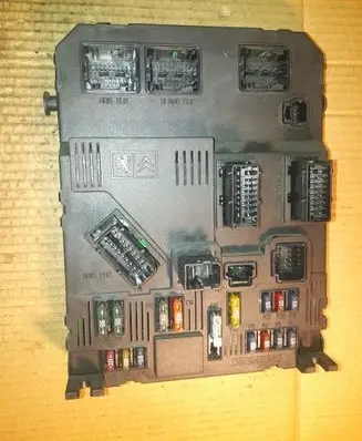 Peugeot 206 Fuse module S118085220B BSIE0200 9650584680