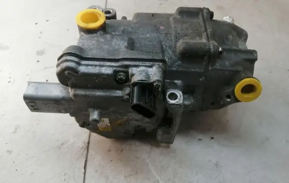 Toyota Yaris Air conditioning (A/C) compressor (pump) 0422001501 ES14C 25585