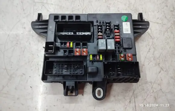 Opel Insignia A Fuse module 22737770