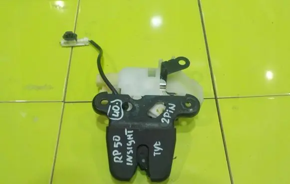 Honda Insight Tailgate exterior lock RP50