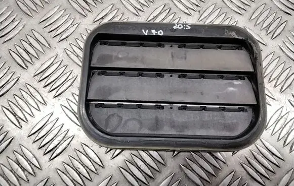 Volvo V70 Quarter panel pressure vent 31250723