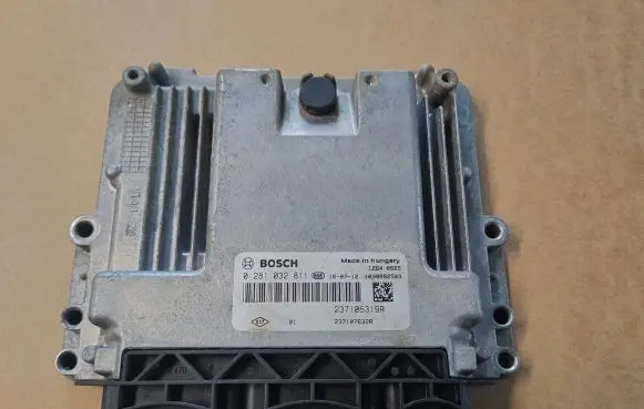 Renault Captur Engine control unit/module 0281032811 237106319