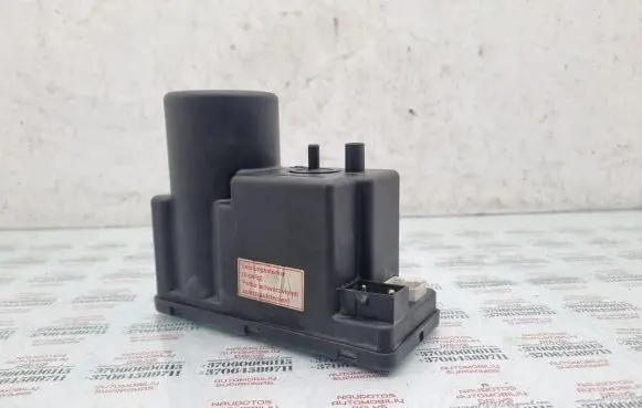 Audi A4 S4 B5 8D Central locking vacuum pump 4A0862257A