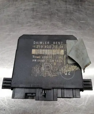 Mercedes-Benz E W210 Door control unit/module 2108207826