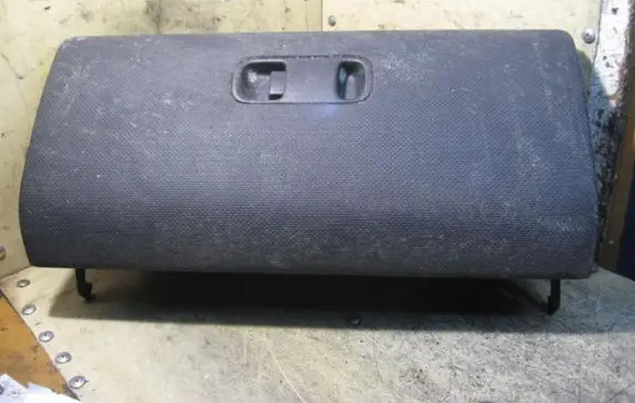 Mitsubishi Pajero Sport I Glove box