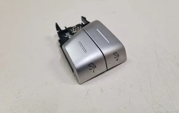 Steering wheel buttons/switches
