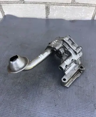 Volkswagen Golf V Oil pump 038115251B 038115105C