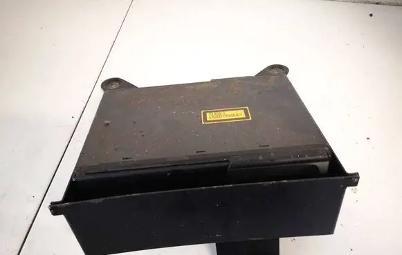 Toyota Corolla Verso AR10 CD/DVD changer 0860100911
