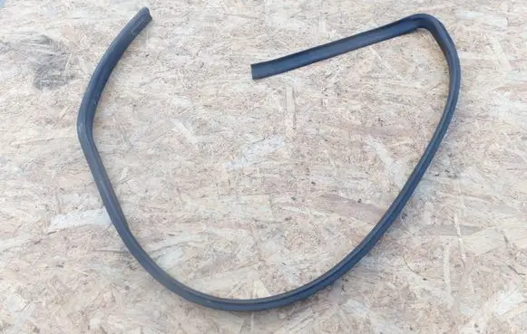 Opel Corsa D Front door rubber seal 13254858
