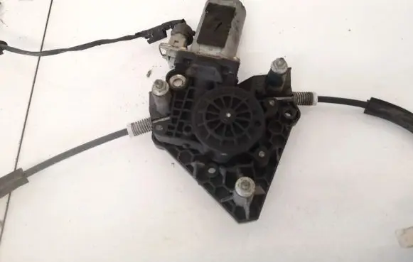 Peugeot 406 Rear door window regulator motor 0130821778