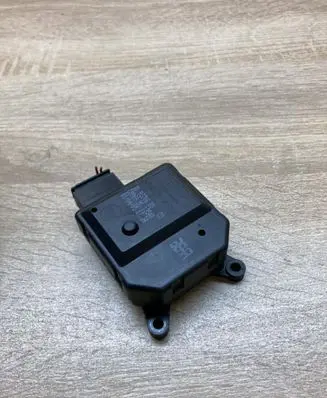 Opel Zafira B Air flap motor/actuator 309370600 C89689013548