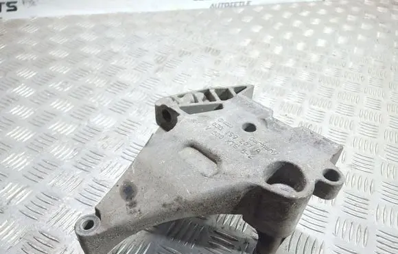 Volkswagen Golf V Engine mounting bracket 03G199207A